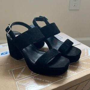 Black suede Steve Madden platform sandals size 6 women’s